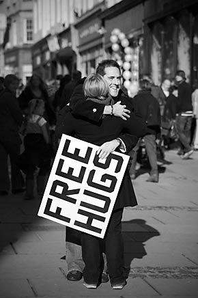 Файл:Free hugs .jpg